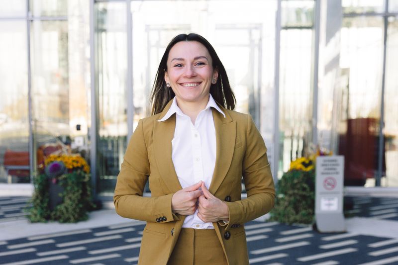 Elena Torres - Customer Experience Lead at Round table pizza