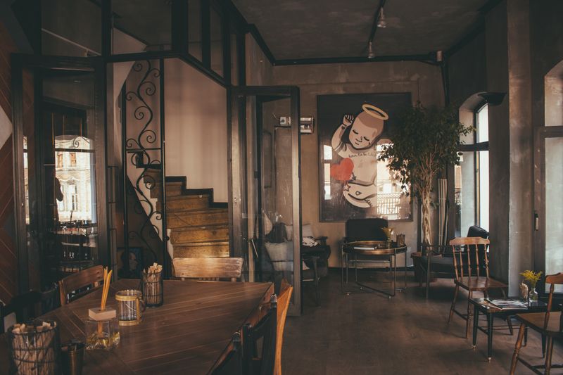Round table pizza franchise restaurant interior